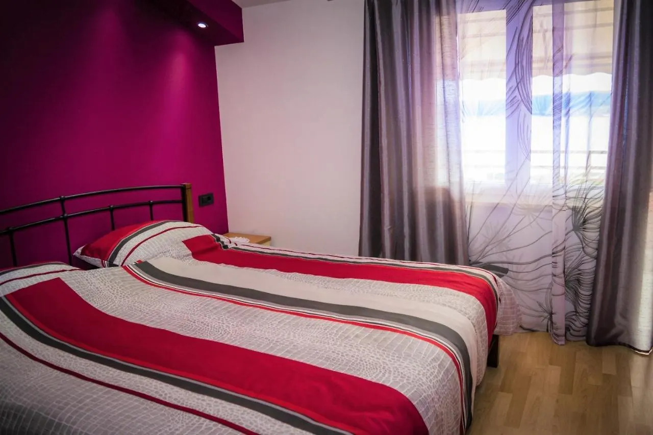 Apartmani Crikvenica 30091 - Mandekic