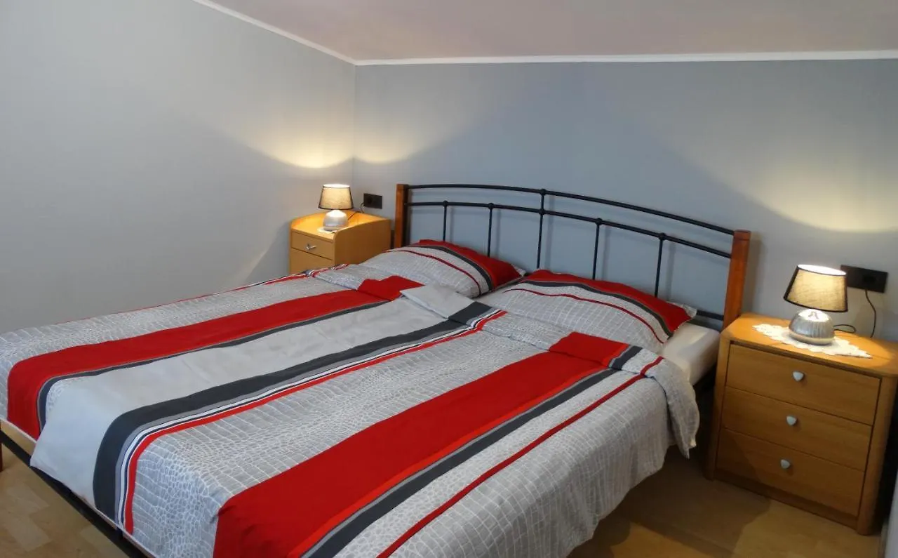 Apartment Apartmani Crikvenica 30091 - Mandekic