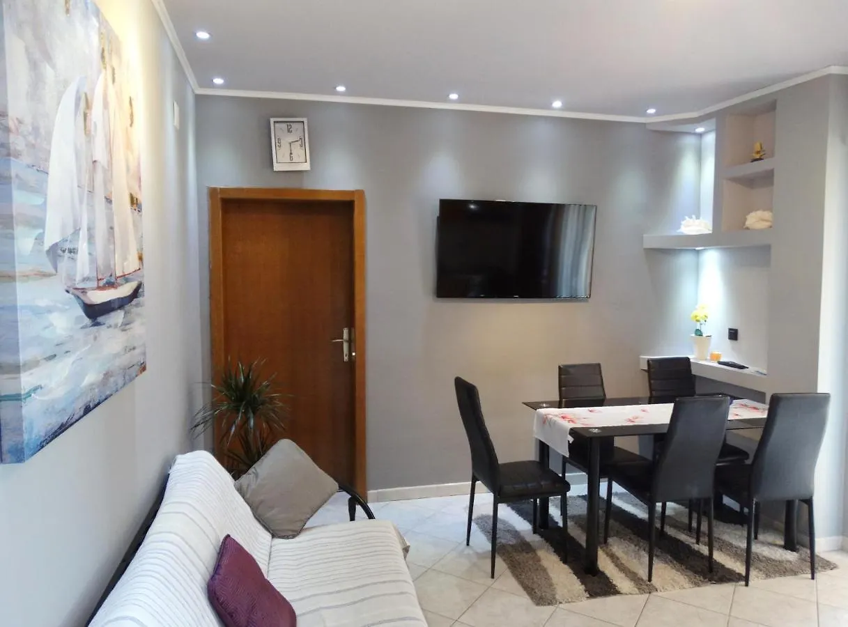 Apartmani Crikvenica 30091 - Mandekic
