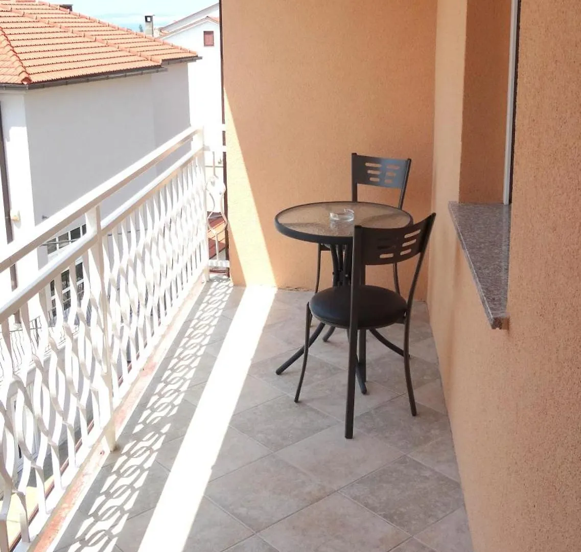 Apartmani Crikvenica 30091 - Mandekic Apartment