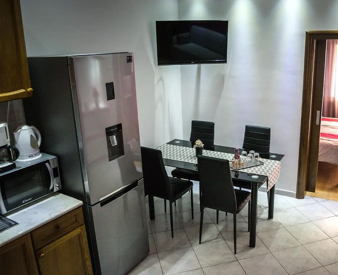 Apartmani Crikvenica 30091 - Mandekic 0*,  Croatia